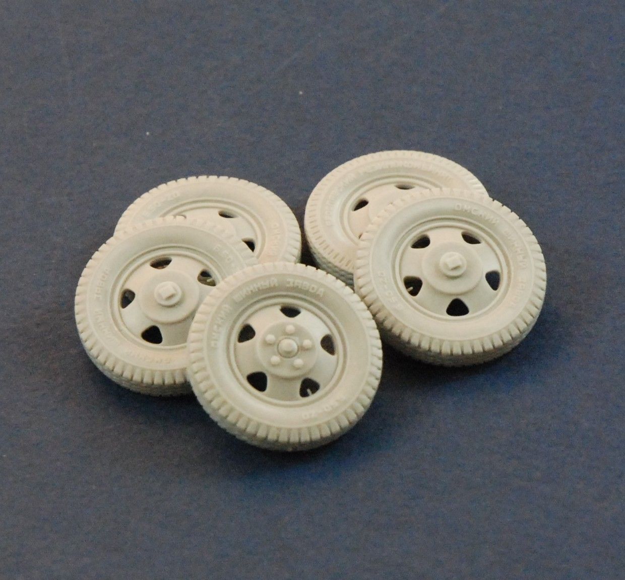 1:35 road wheels for GAZ-AA (Omskij Zavod)