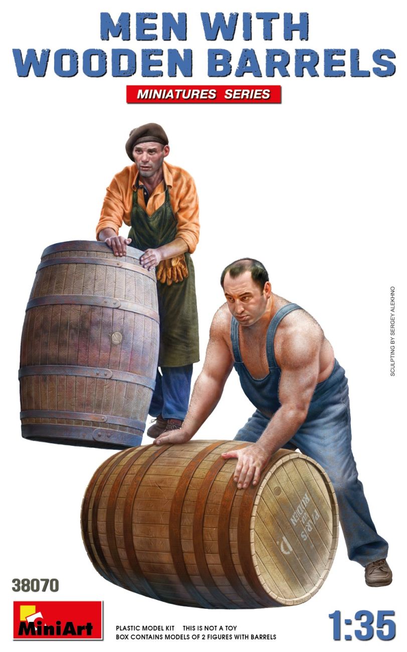 1:35 MEN WITH WOODEN BARRELS