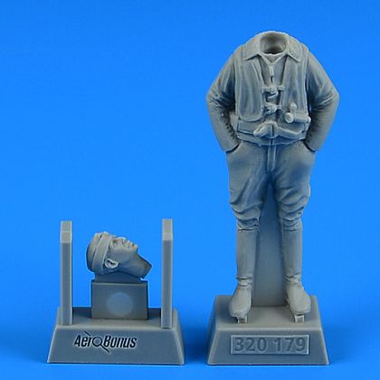1:32 German WWII Luftwaffe Pilot