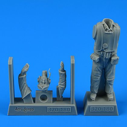 1:32 US Marine Corps WWII Pilot