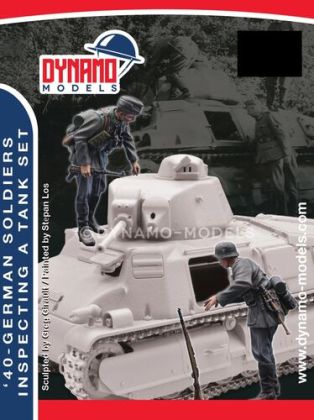 1:48 '40 - German Soldier Inspecting A Tank Set