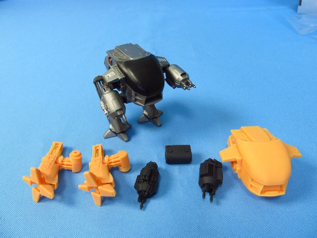 1:35 Fighting robot D-209