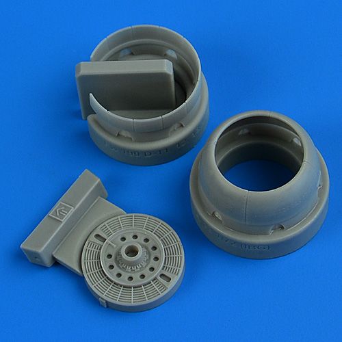 1:72 Fw-190D-11/Fw-190D-12/Fw-190D-13 cowling and cooling flaps (closed)