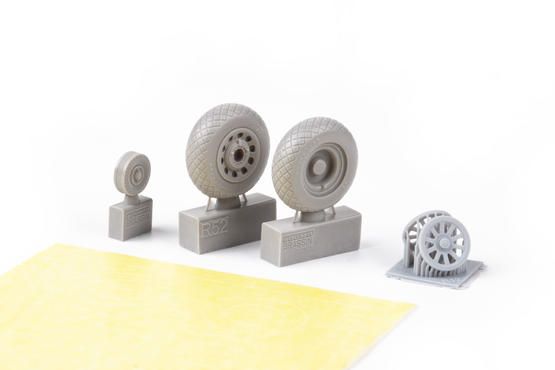 1:48 P-51B/P-51C Mustang wheels diamond tread 2