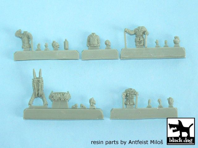 1:72 US tank crew and civilian