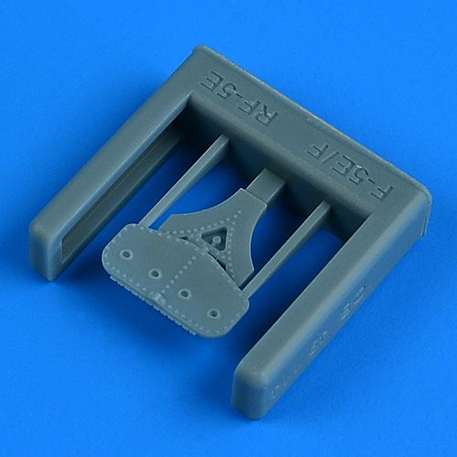 1:48 F-5E/F/N (RF-5E) Tiger II brake chute cover AFV CLUB