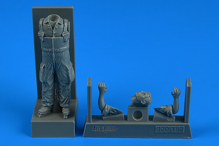 1:32 Warshaw Pact Aircraft Mechanic 1