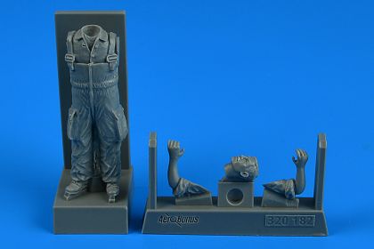 1:32 Warshaw Pact Aircraft Mechanic 1