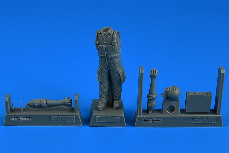 1:32 Warshaw Pact Aircraft Mechanic 2