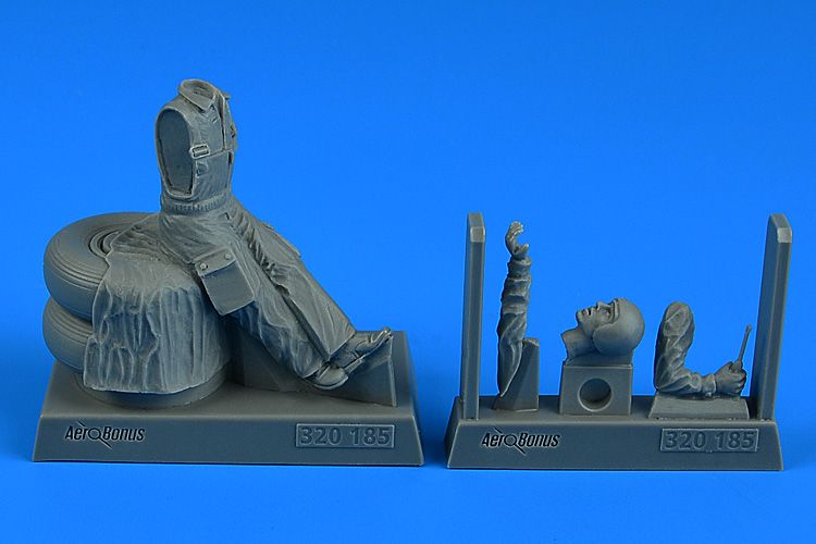 1:32 Warsaw Pact Aircraft Mechanic 4