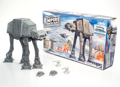 1:100 STAR WARS : THE EMPIRE STRIKES BACK AT-AT