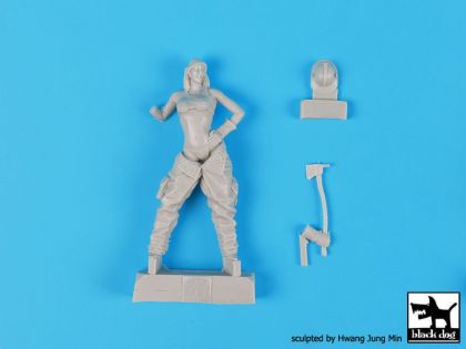 1:32 Firewoman N°2