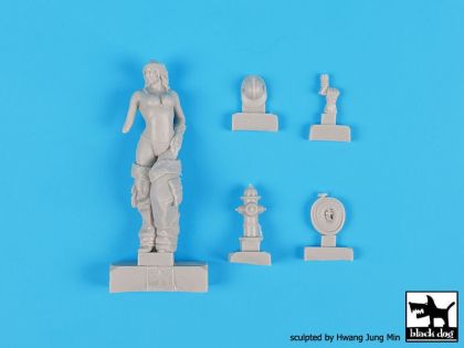 1:32 Firewoman set
