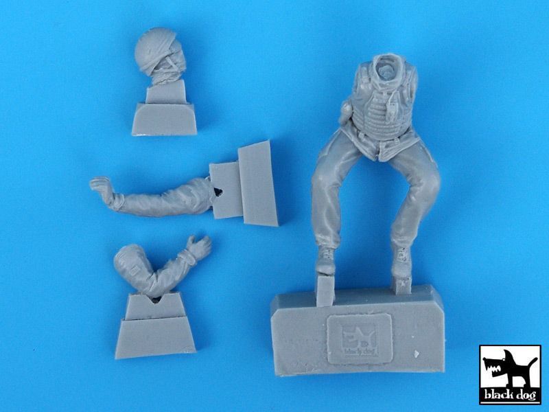 1:35 British driver Defender Wolf Afghanistan