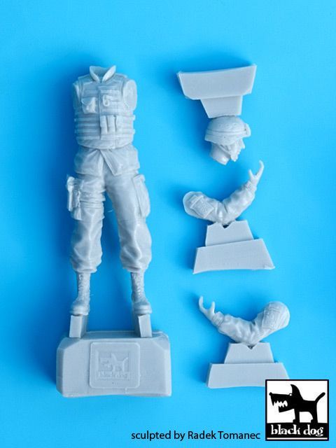 1:35 Us soldiers 3fig. M 1070 Truck tractor