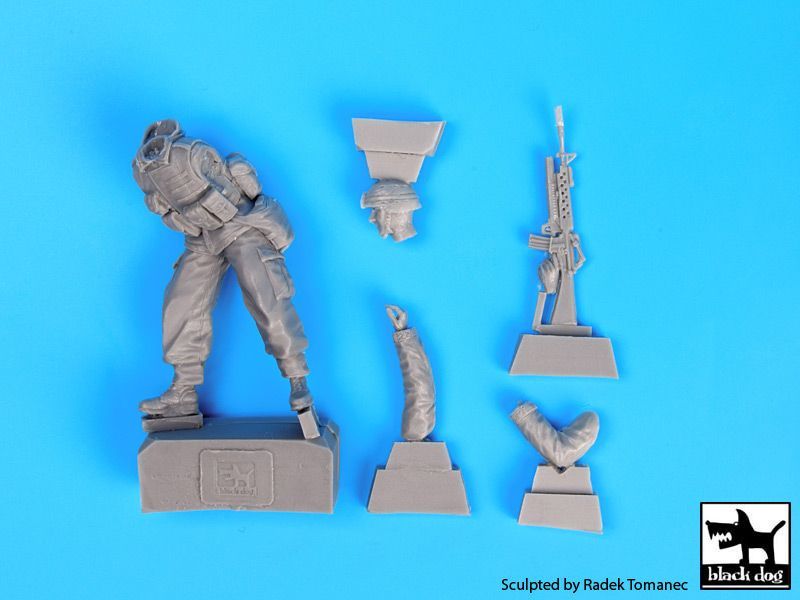 1:35 US soldier patrol operation FREEDOM N°2