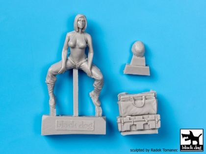 1:35 US Woman Soldier