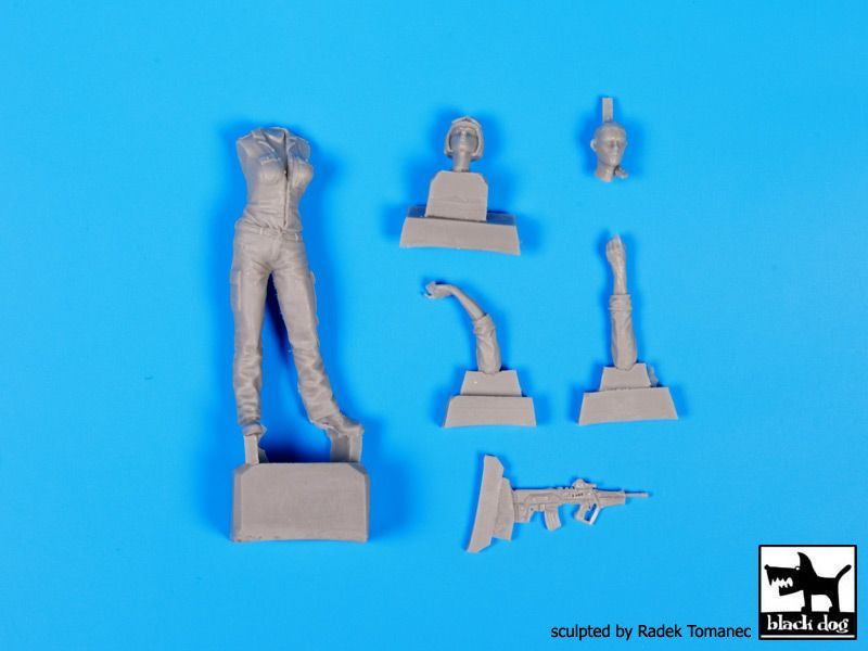 1:35 Israeli woman soldier N°2