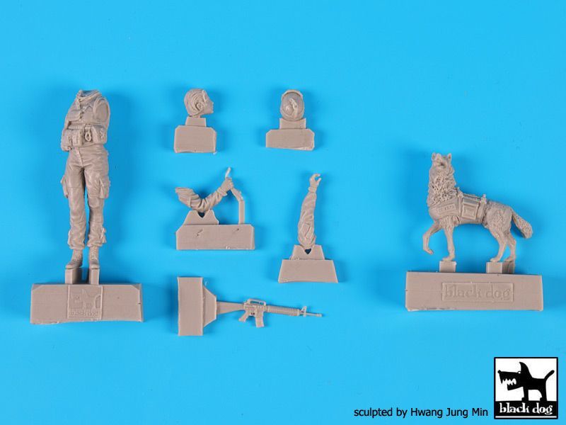 1:35 US woman + soldier with dog
