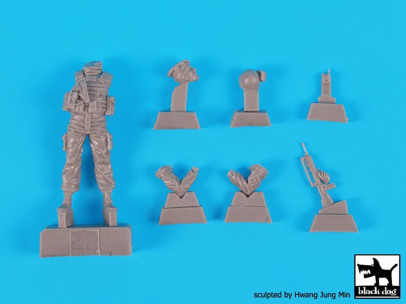 1:35 French patrol Paris 2016 N°1