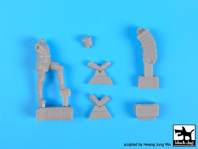 1:35 German soldier with accordion WW I