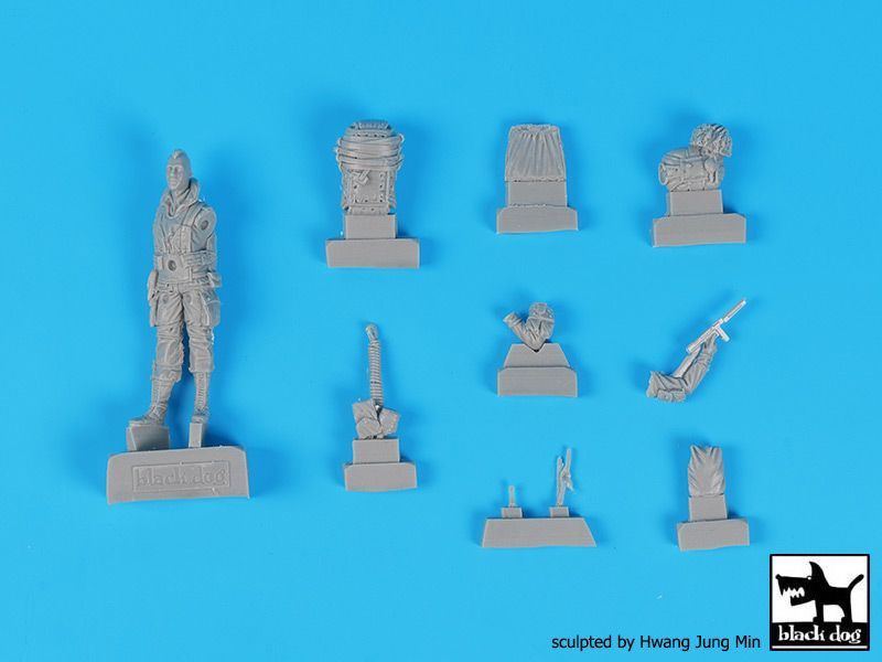 1:35 US paratrooper before jump N°1