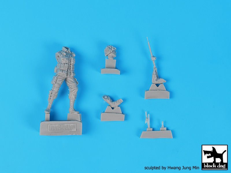 1:35 US paratroopers after jump set