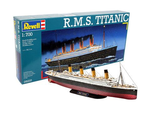 1:700 R.M.S. Titanic