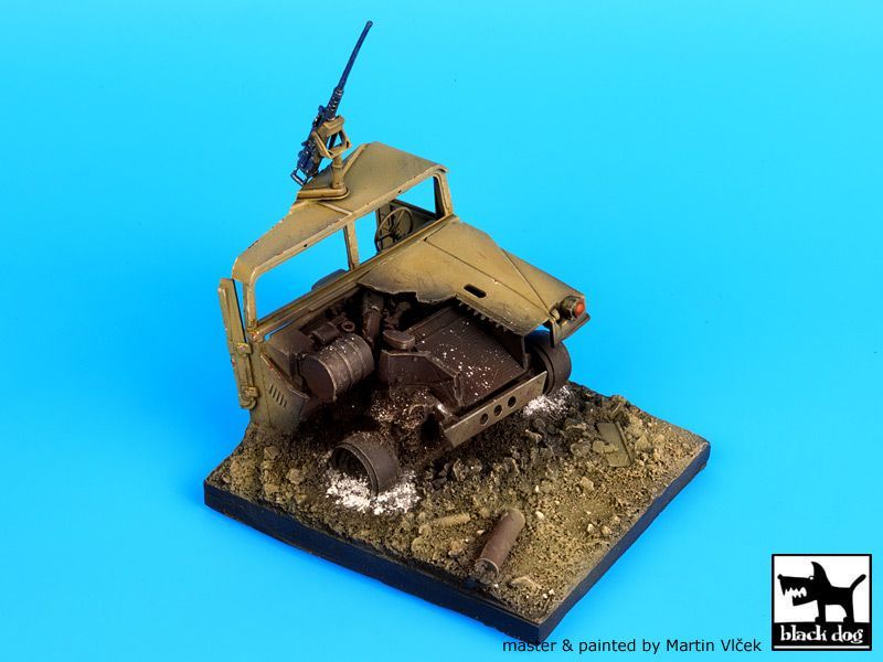 1:35 Destroyed Humvee base