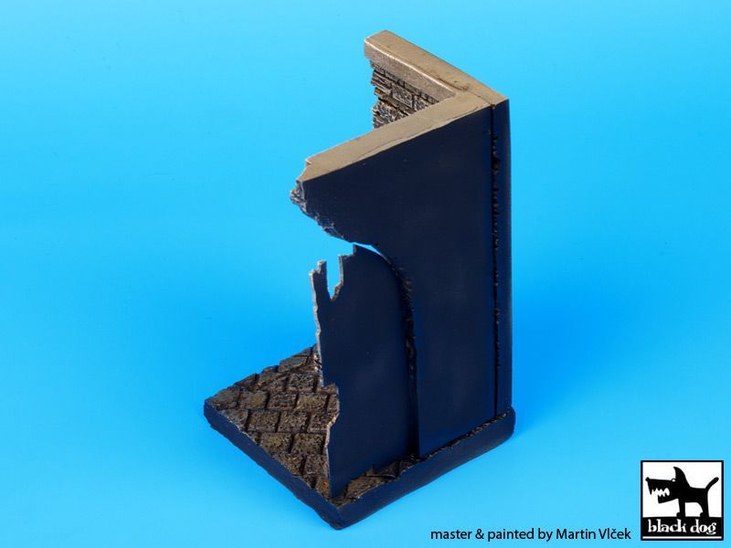 1:35 Corner with wooden gate (50x50 mm)