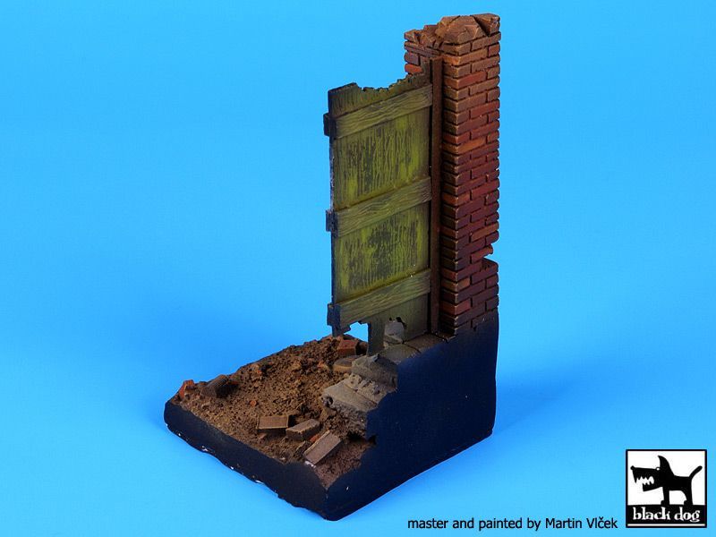 1:35 Column with door base