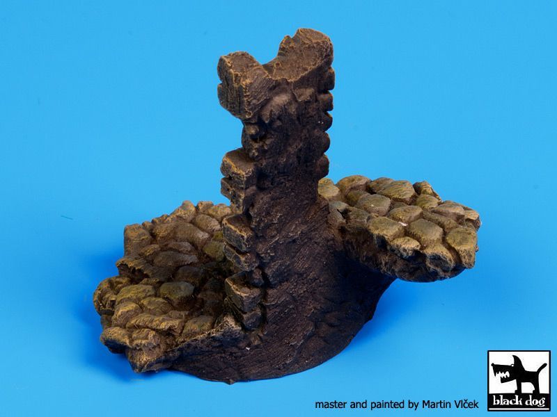 1:35 Stone stairs with column base