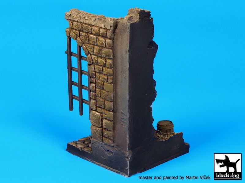 1:35 Medieval gate base
