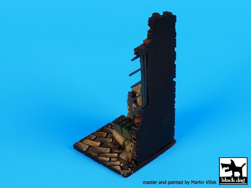 1:35 House corrner N