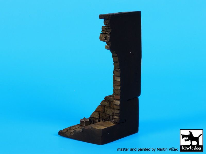 1:35 Ruined entrance with stairs base