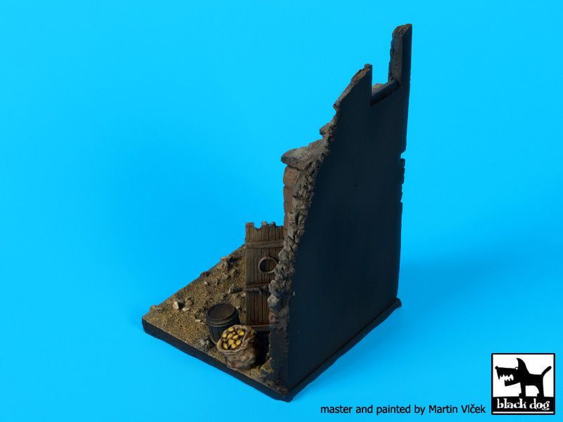 1:35 House (Africa)base