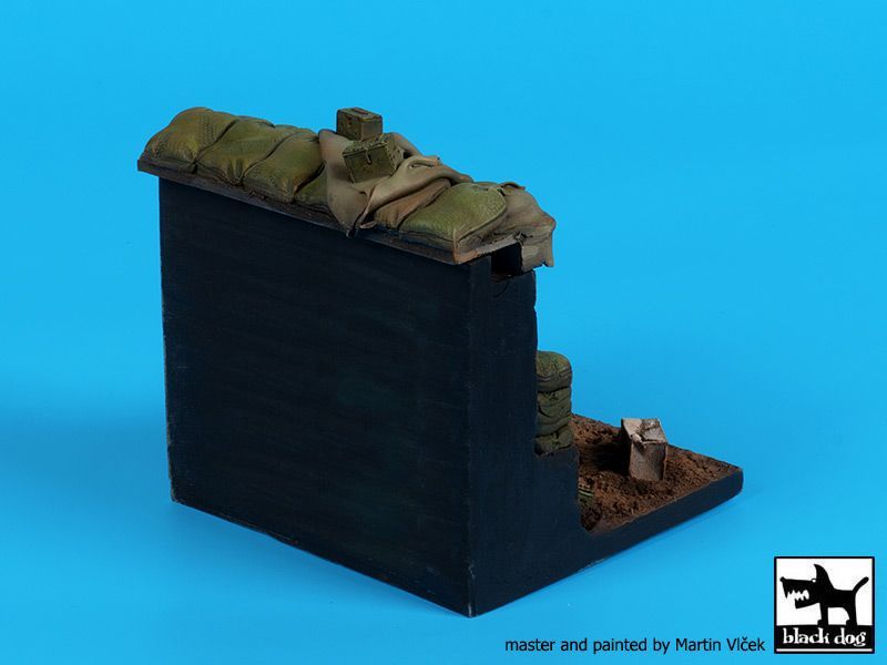 1:35 Vietnam bunker base