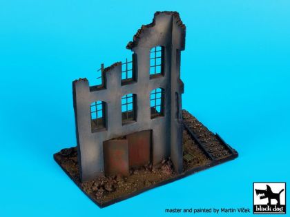 1:72 Ruined factory with railroad base