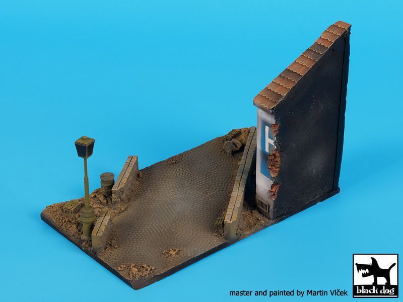 1:72 Street with house and lamp base