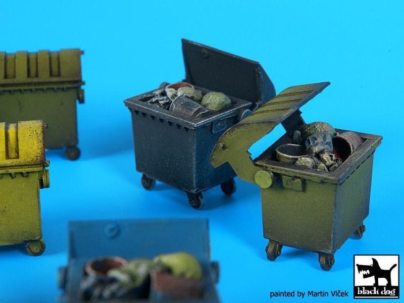 1:72 Sorted waste containers