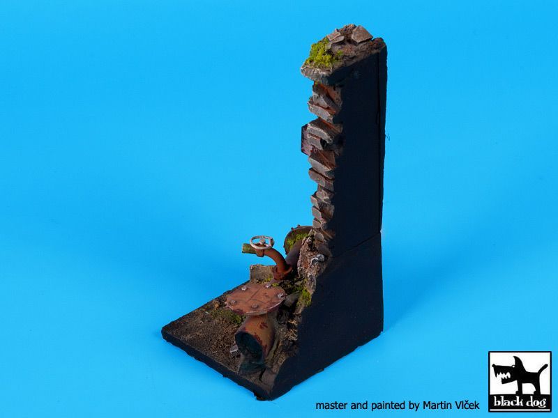 1:35 Post apocalyptic wall base