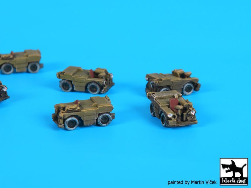 1:350 Royal Navy Tow tractors