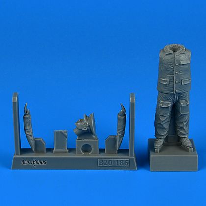 1:32 Russian Officer Mechanic