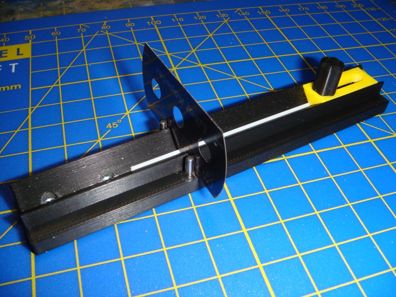 Řezačka profilů II.