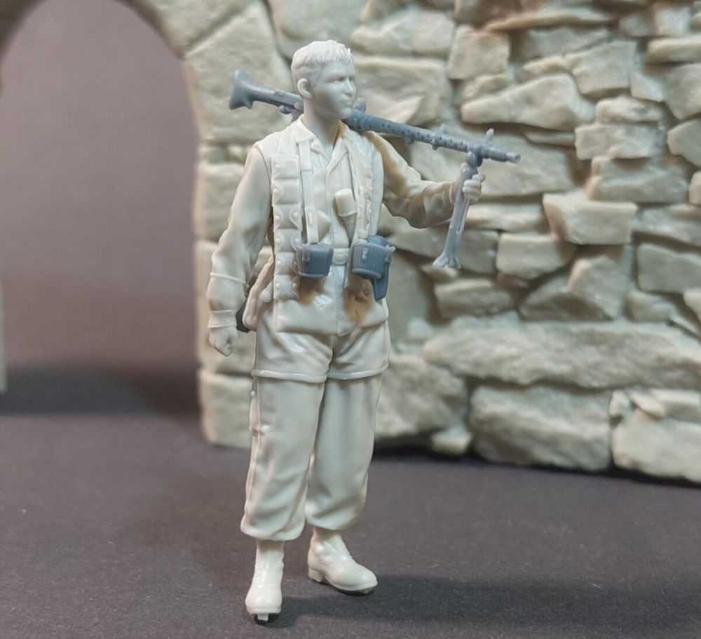 1:35 German Fallschirmjager MG34 Gunner