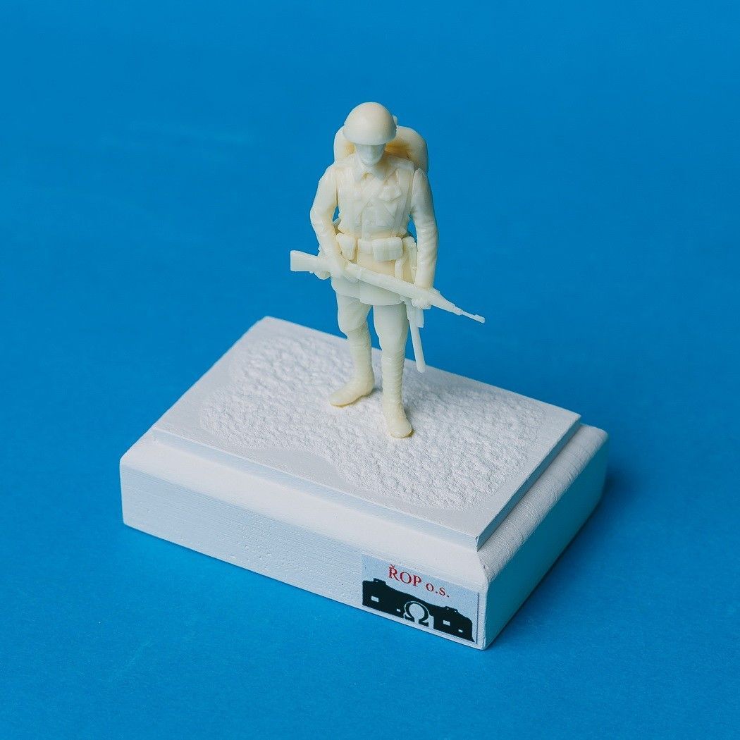 1:35 Vojín s plnou polní