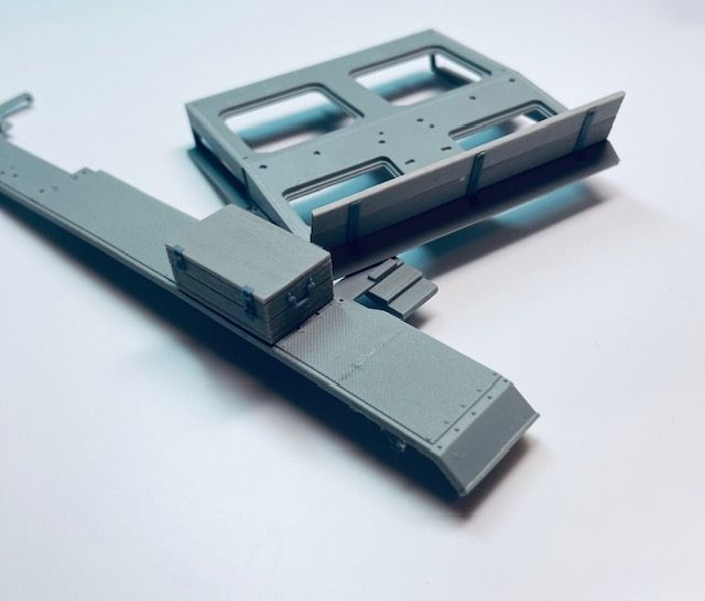 1:35 Wooden box for Pz.Kpfw III L-N, type 9, with wood texture and bracket