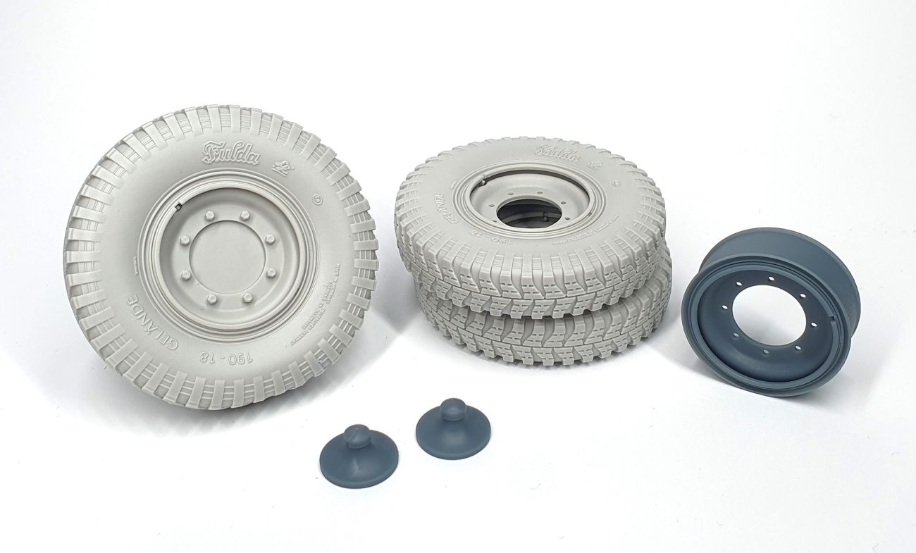 1:16 Sd.Kfz 251 front wheels with spare&rim (weighted) type 3