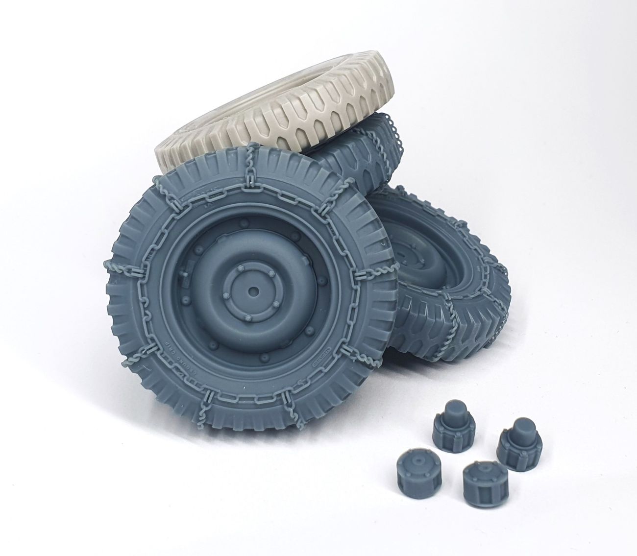 1:16 4x4 MB Utility Truck (Jeep Willys) chained wheels set with spare (weighted)