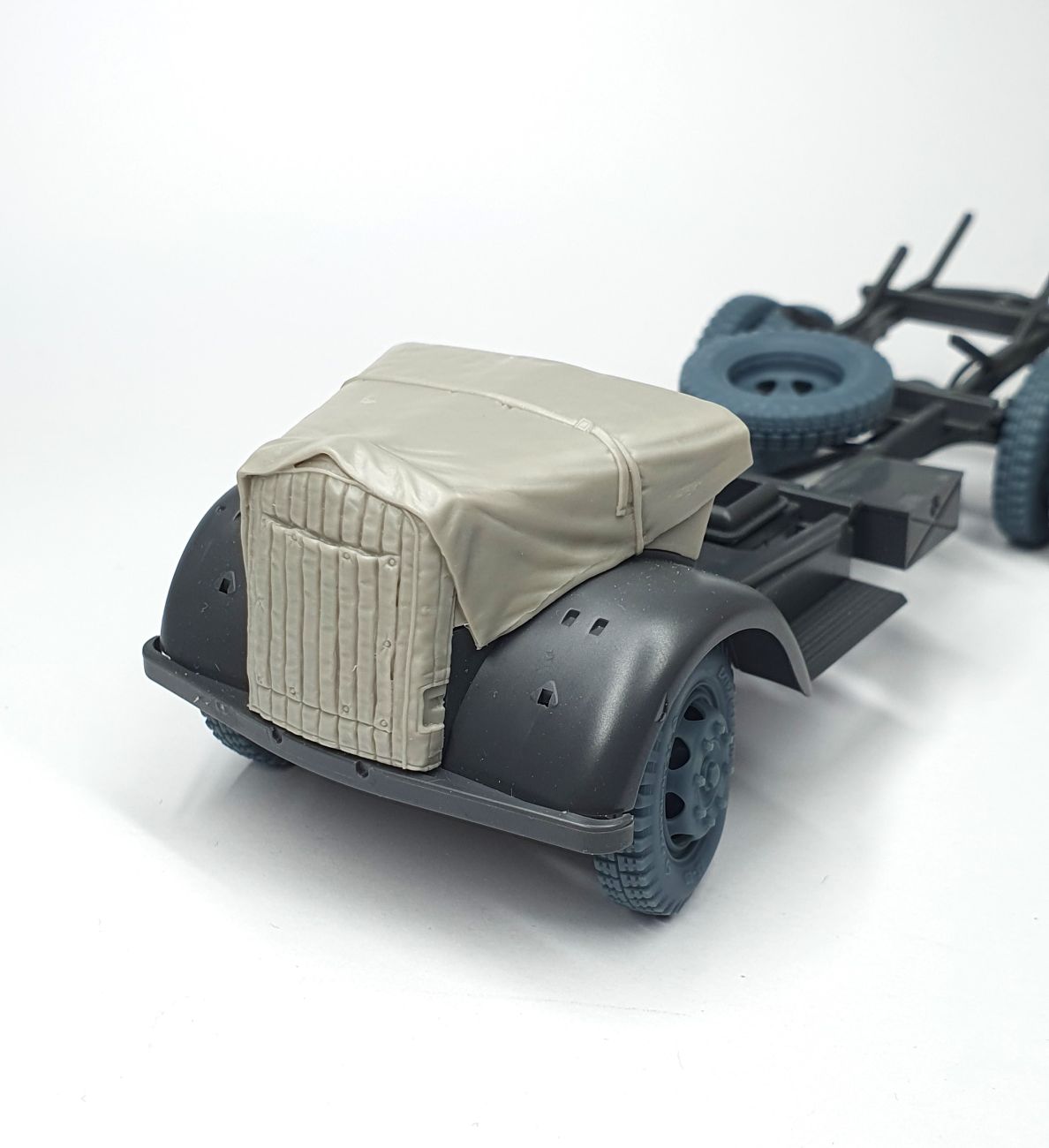 1:35 Opel Blitz engine deck with winter canvas cover (Tamiya kit)